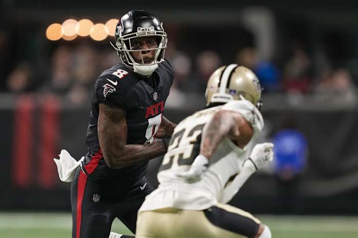 Atlanta Falcons tight end Kyle Pitts (8) runs after a catch against New Orleans Saints cornerback Marshon Lattimore (23). Mandatory Credit: Dale Zanine-USA TODAY Sports